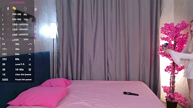 Pinky poetry online show from December 3, 9:17 pm