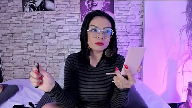 sofiaalarson online show from February 28, 1:49 am