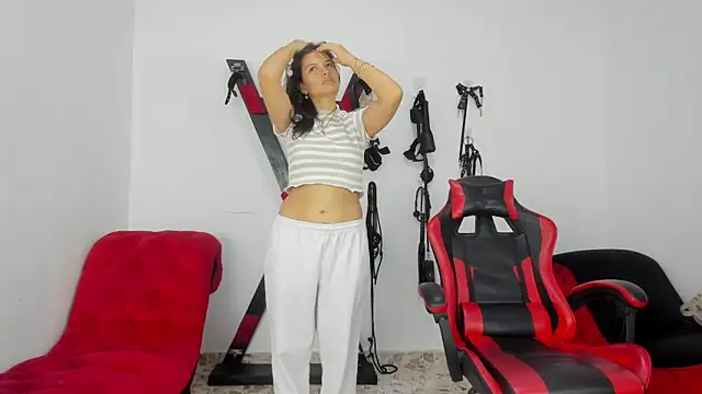 Lily and Lina online show from December 3, 12:18 pm