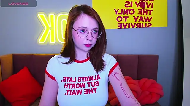 Erica Nelson online show from November 28, 1:19 am