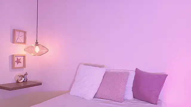 Roxanna-Mill online show from November 20, 8:10 pm