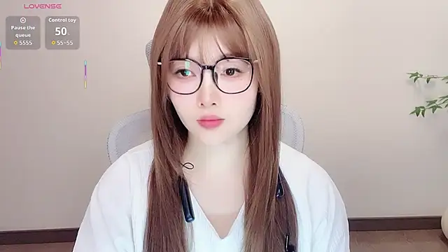 Insist6 online show from April 9, 12:10 pm