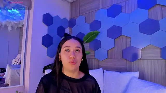 sofiaivanova online show from February 6, 3:43 am