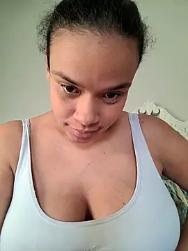 kyliecastell online show from November 28, 3:48 pm