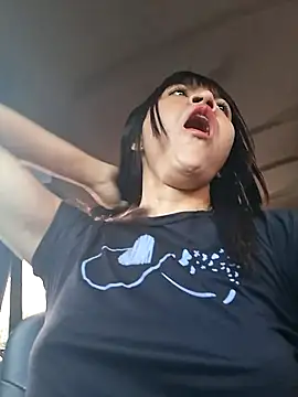 Skinny Wet online show from November 18, 1:01 pm