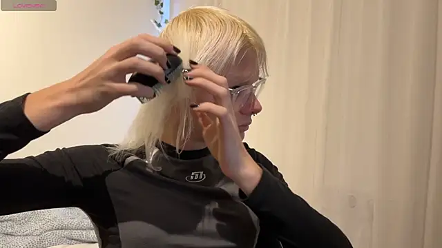 MollyChloe online show from November 22, 2:42 pm