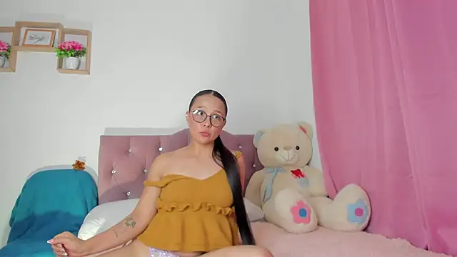 arianna cute7 online show from November 19, 9:48 pm