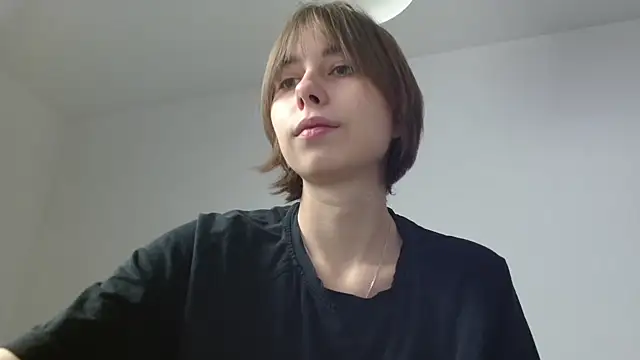 Dewkiss online show from December 1, 1:36 pm