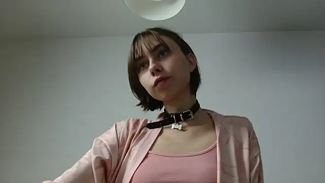 Dewkiss online show from December 14, 9:20 pm