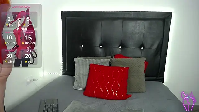 perla stone 20 online show from February 18, 8:30 pm