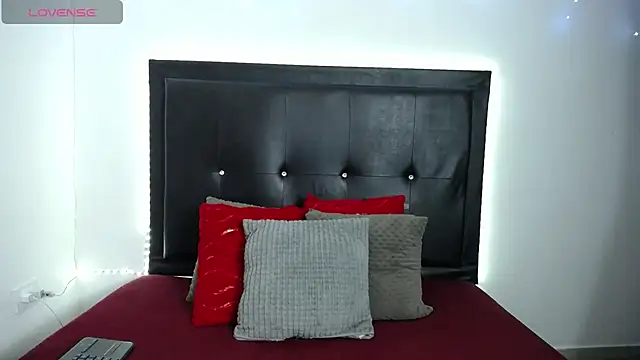 perla stone 20 online show from January 5, 6:44 pm