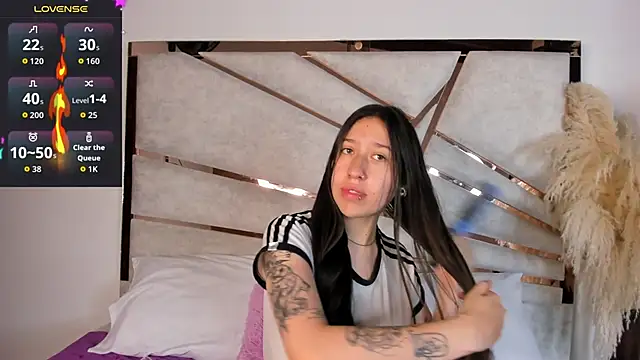 venusmorgan  online show from November 30, 2:10 pm