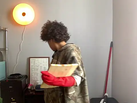 PrettyLittleProblem online show from November 28, 5:49 pm