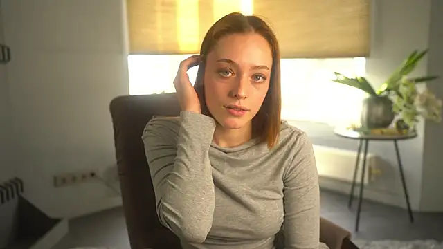 LucreciaAsters online show from November 13, 5:06 am