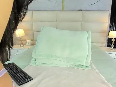 Lucy Vegas online show from March 5, 1:40 pm