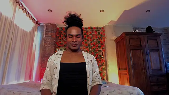 LaGoldenBitch online show from January 11, 2:00 pm