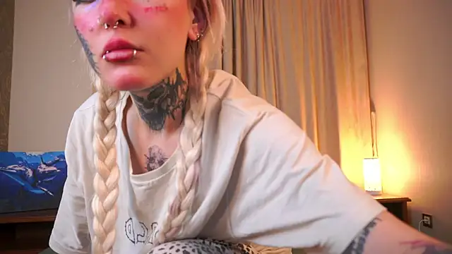 IsauraGarratt online show from November 28, 2:20 pm