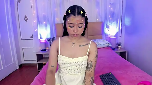 AuroraMontclair online show from November 20, 12:06 pm