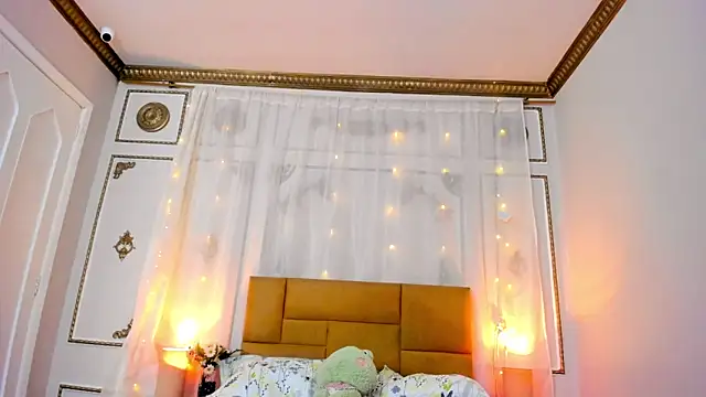 AuroraMontclair online show from December 2, 12:07 pm