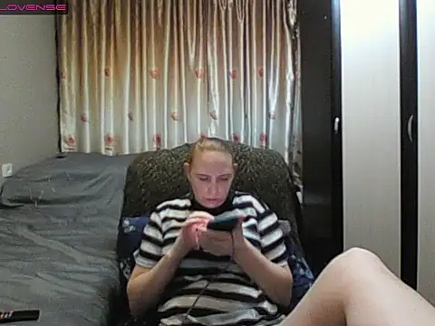 JenniDeep online show from April 3, 2:04 pm