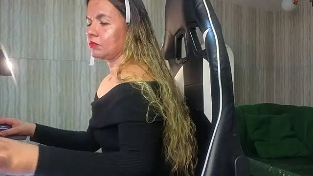 paula lorens t1  online show from December 4, 3:20 am