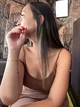 BelleLouise13 online show from March 21, 4:12 pm