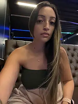 BelleLouise13 online show from April 8, 9:06 pm