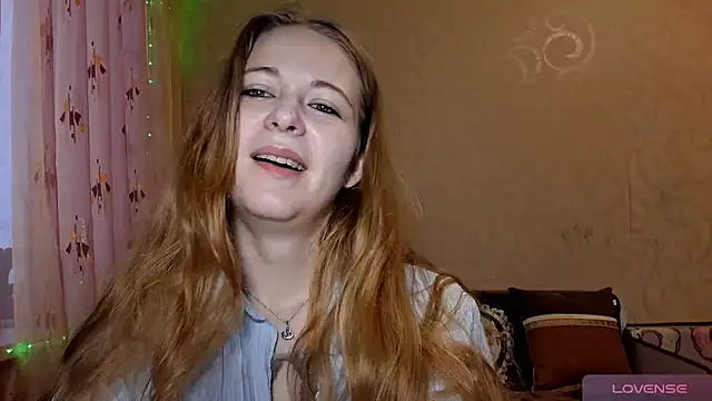 RomonaBustad online show from November 25, 6:26 am