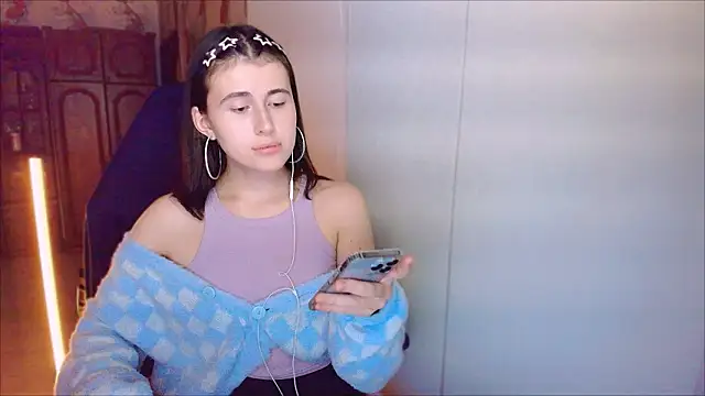 KristinaScott online show from February 8, 4:22 pm