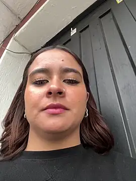 HANNAHBAKER00 online show from November 21, 9:39 pm