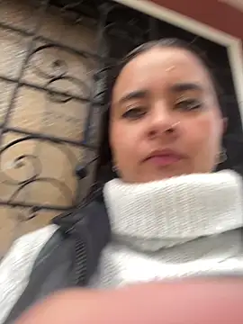 HANNAHBAKER00 online show from November 26, 9:05 pm