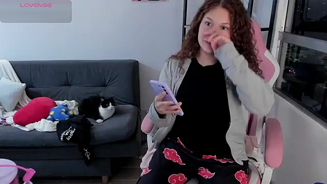 iam Nikki online show from April 15, 2:34 am