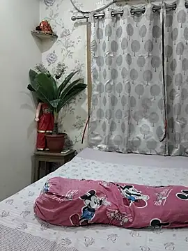 Cute-richa1 online show from April 18, 7:07 pm