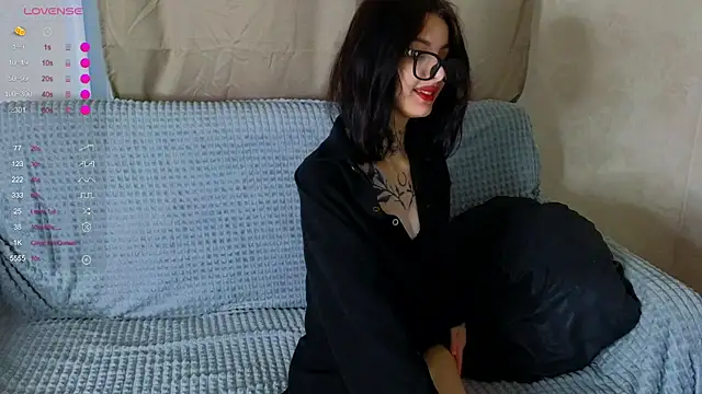 Donna Hicks online show from November 29, 3:10 am