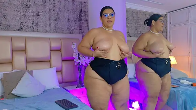 SelennaCooper online show from April 1, 1:41 pm