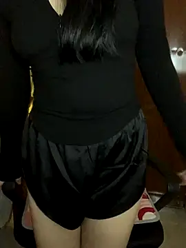 Hanni 22 online show from November 30, 4:11 pm