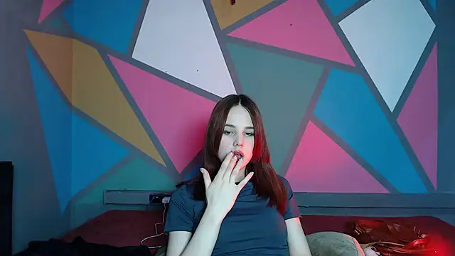 onessandra online show from November 25, 6:15 am