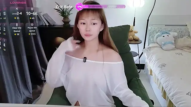 YuYu317 online show from December 15, 11:15 am