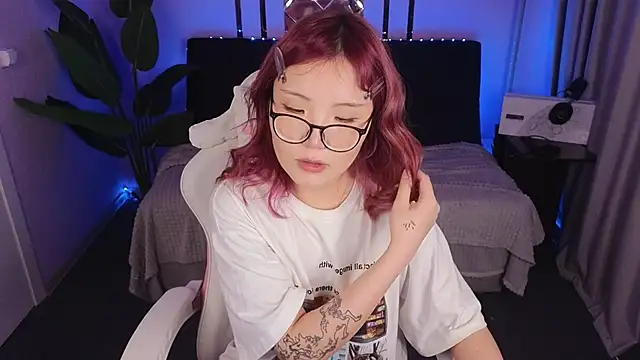 Erica Asti online show from December 3, 3:53 am