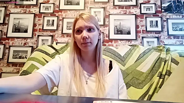 EvieBaggette online show from November 21, 8:49 am