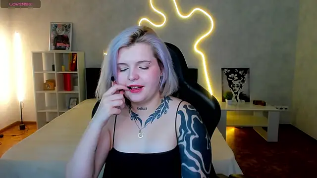 shadow  purrr online show from November 30, 2:38 am