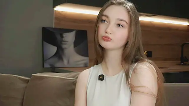 Eliravelvet online show from November 18, 6:20 pm