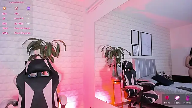 Elizabetth Benz online show from February 20, 7:04 pm