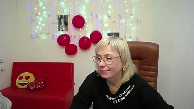 LaurenWishy online show from January 16, 12:56 pm