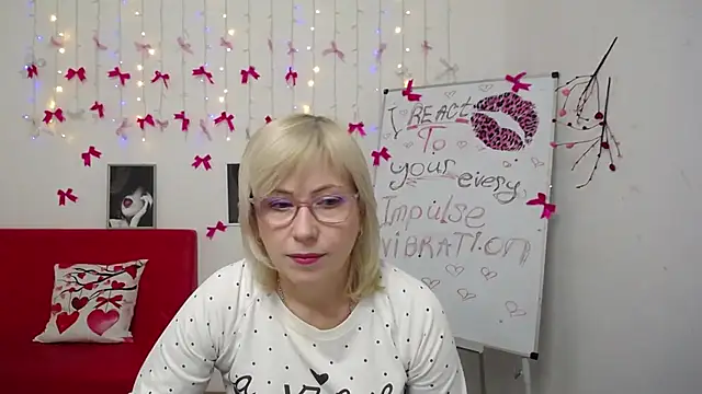 LaurenWishy online show from March 6, 6:25 pm