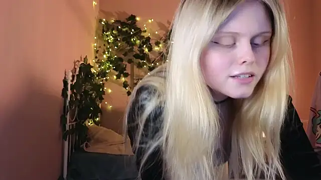 AnoraAmore online show from April 6, 9:16 pm