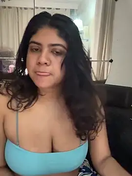 TiaBella  online show from February 28, 7:02 pm