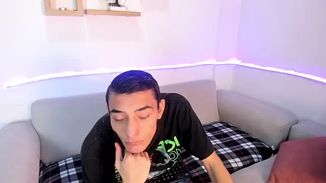 Lia Steven online show from November 27, 3:31 am