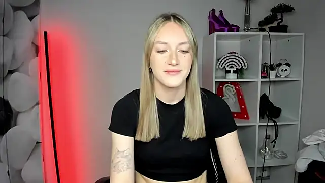 EvelynBlond online show from February 16, 6:46 am