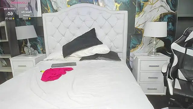 molly madisson  online show from February 10, 4:32 pm